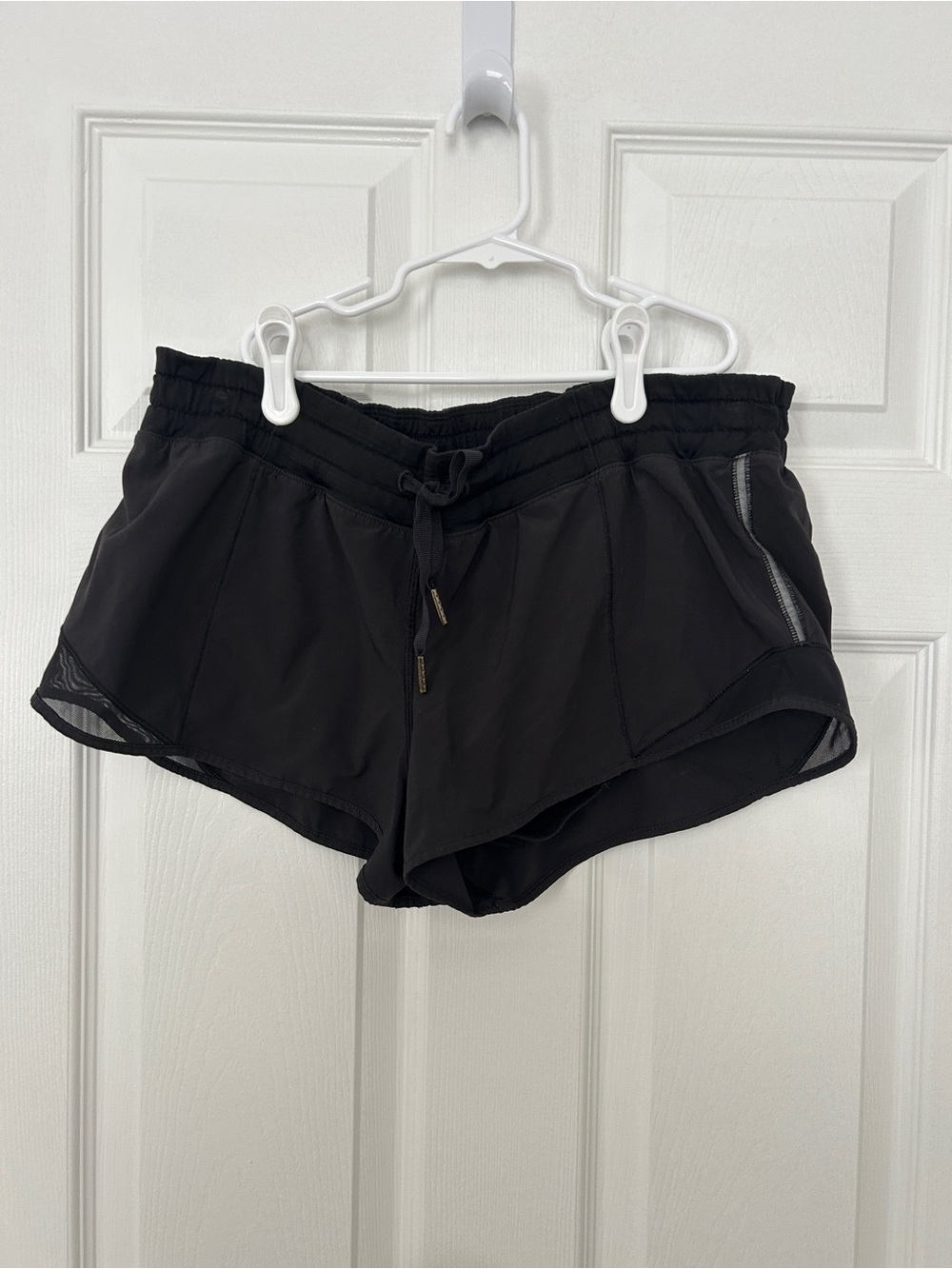 lululemon athletica | Hotty Hot | Women’s Black Shorts | Size 8